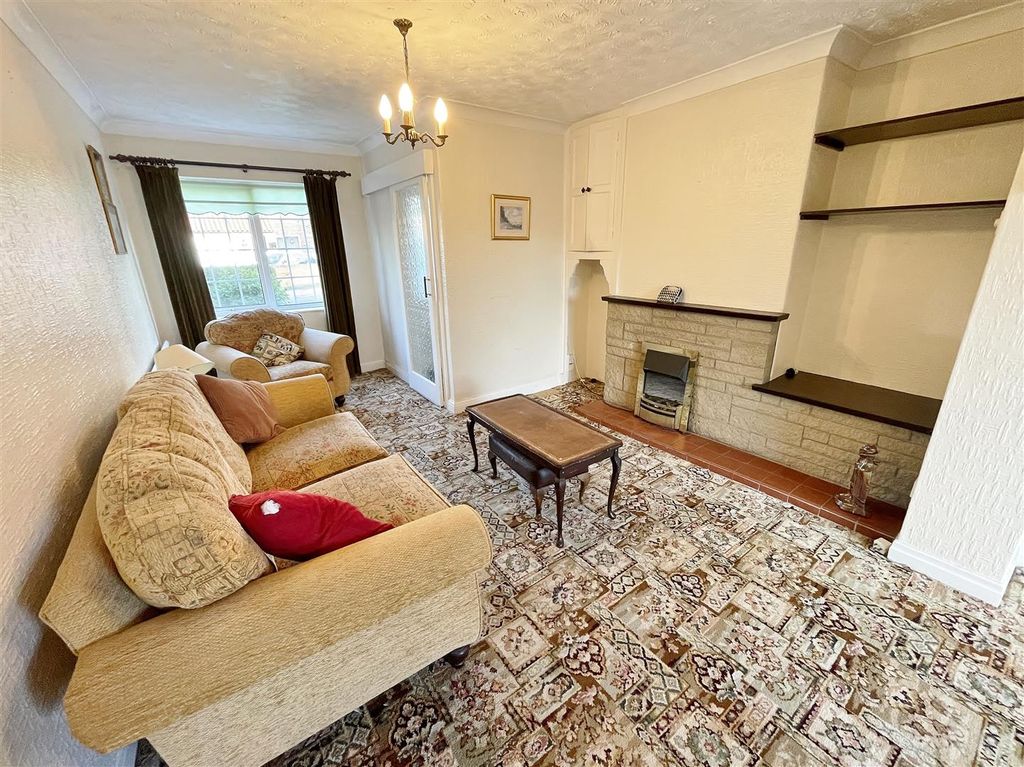 Property photo 2 of 30 Lounge