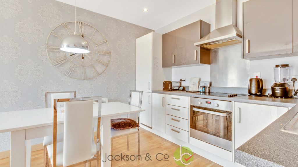 Property photo 3 of 10