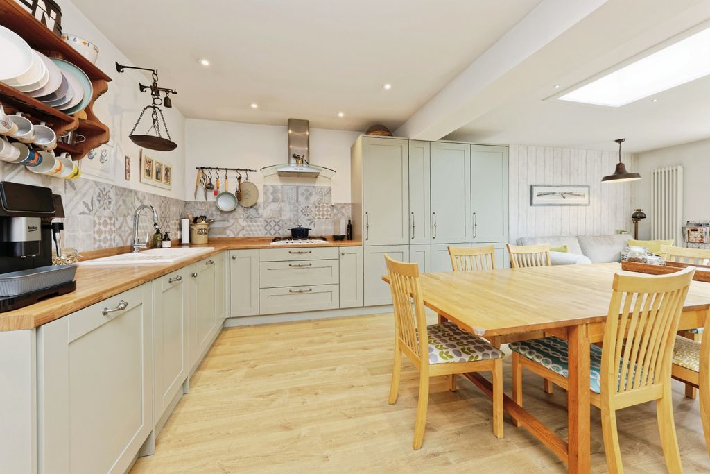 Property photo 2 of 20 Img_0847_Rw