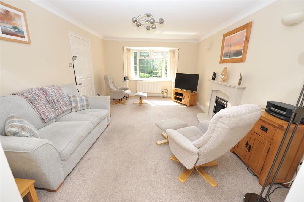 Property photo 2 of 32