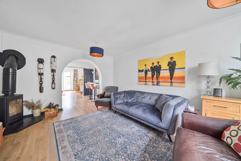 Property photo 3 of 19 1334090-15-688ce5...