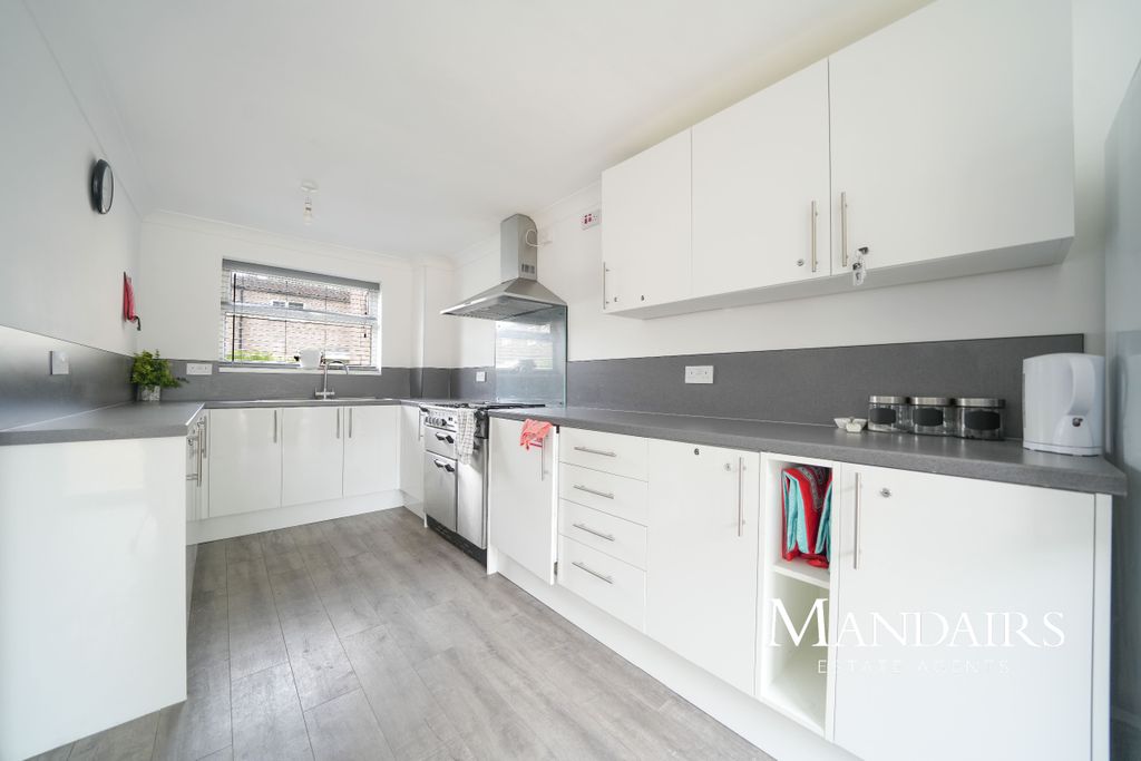 Property photo 2 of 33