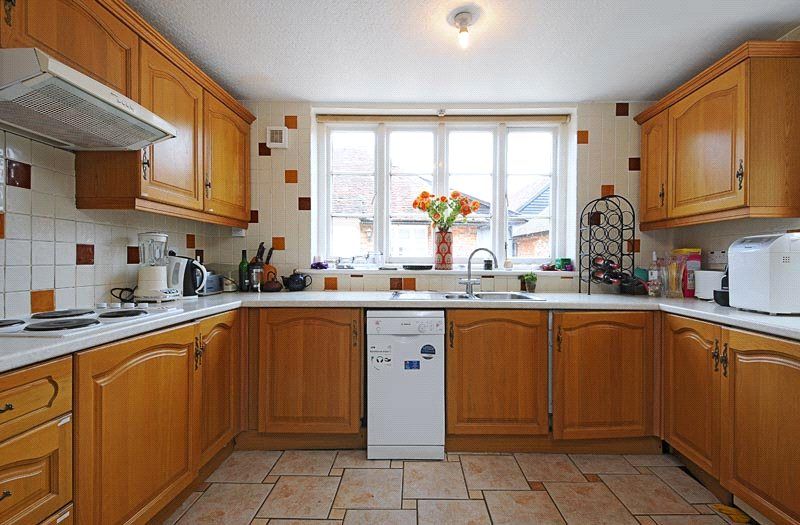 Property photo 3 of 9 Kitchen