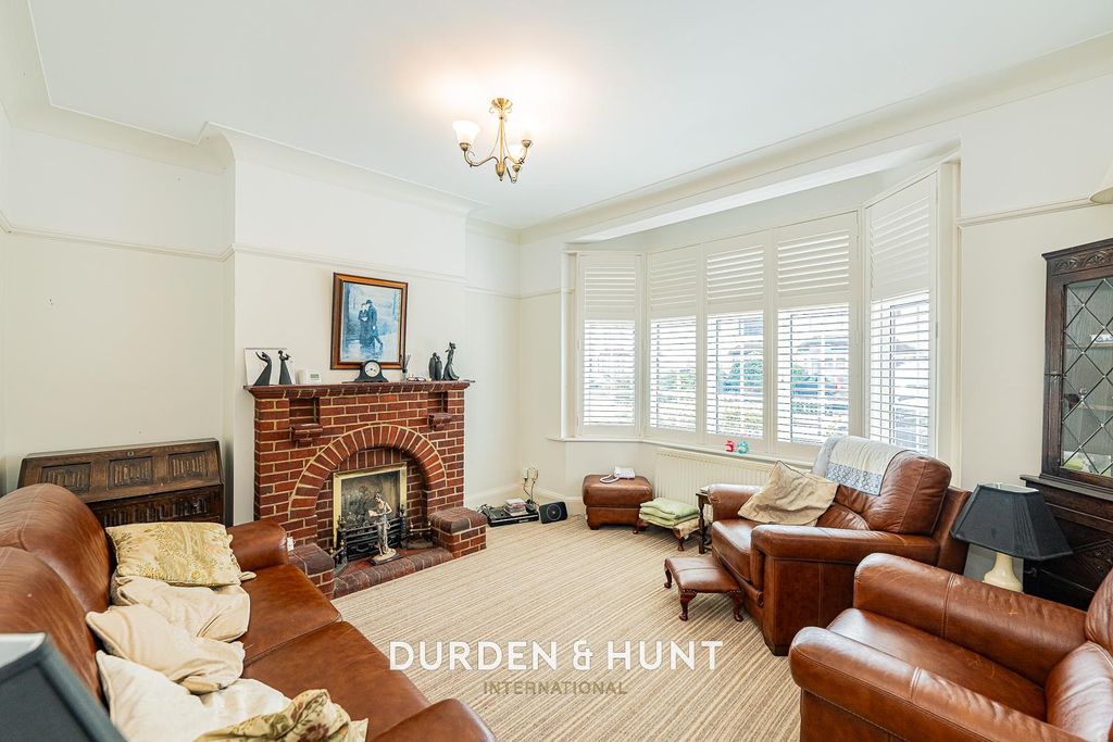 Property photo 2 of 27 Rosslyn-12.Jpg