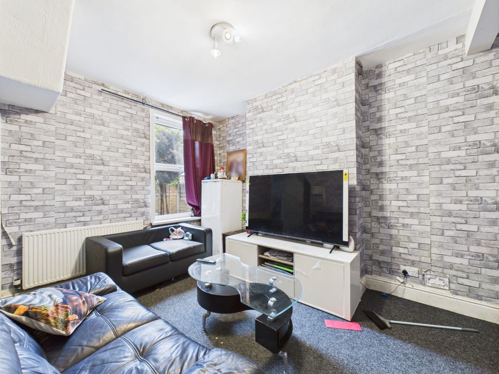 Property photo 2 of 11 4387942
