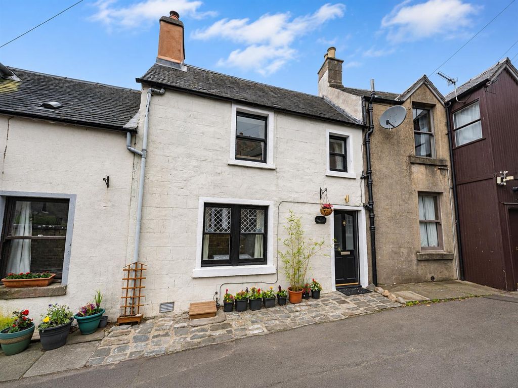 Property photo 1 of 18 2 Grants Pend Kirriemuir-2.Jpg