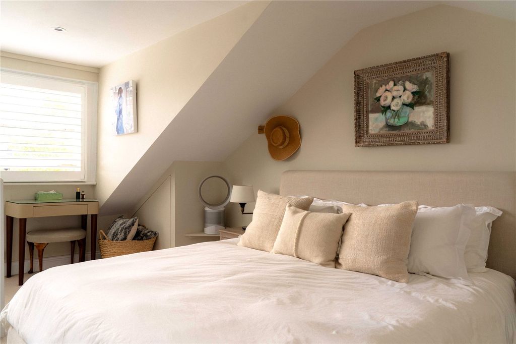 Property photo 2 of 16 Principal Bedroom