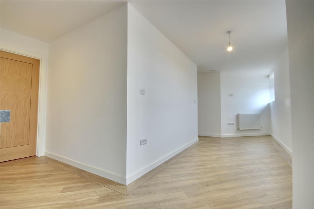 Property photo 3 of 7 C2068E6E-F4De-4A7A-B328-9B26D1E4Da29_1_201_A.Jpeg