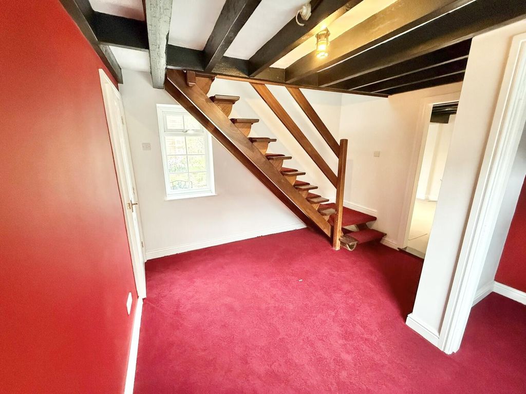 Property photo 2 of 16 Hallway