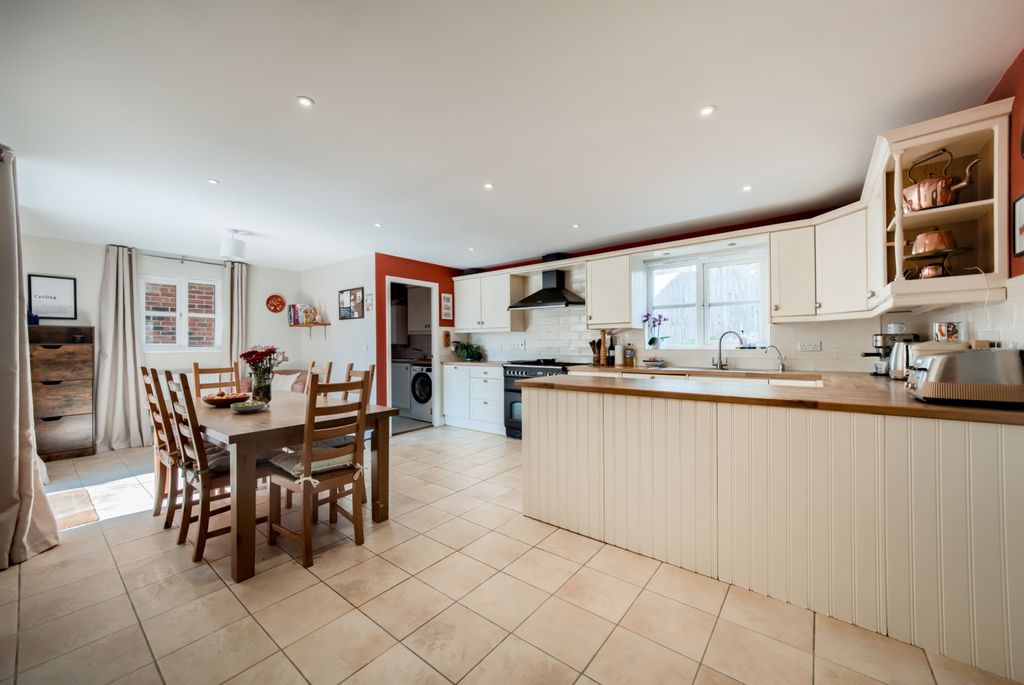 Property photo 2 of 24 Xt5A1307-Hdr(3)