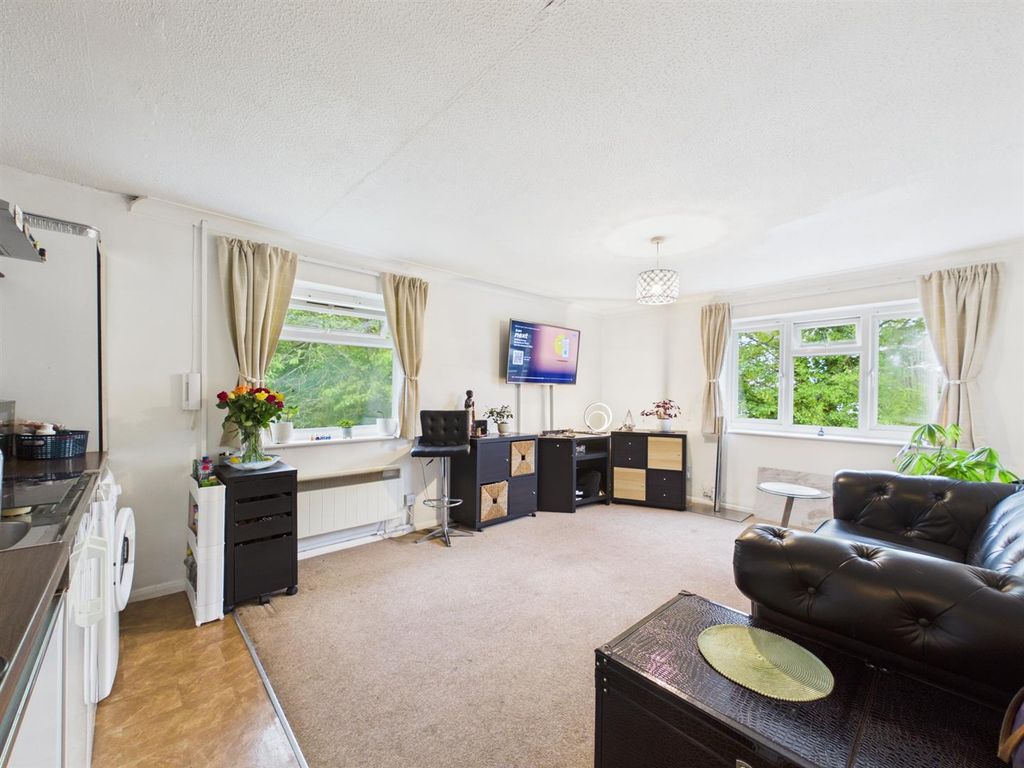 Property photo 2 of 9 Cam01563G0-Pr0251-Still001.Jpg