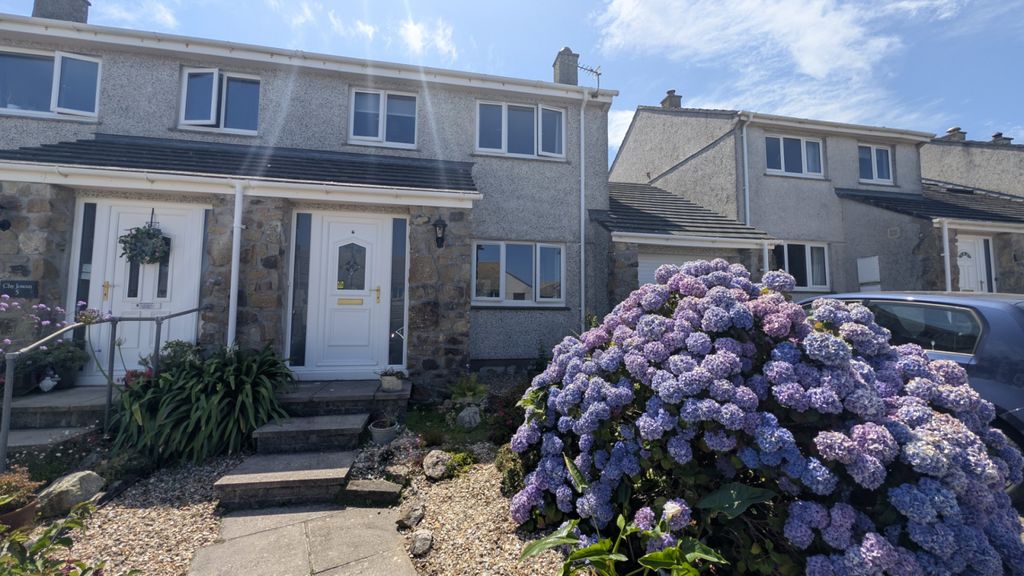 Property photo 1 of 16 3 Bedroom Semi-Detached House For Sale