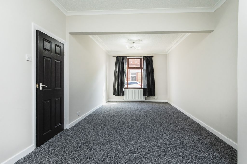 Property photo 2 of 31
