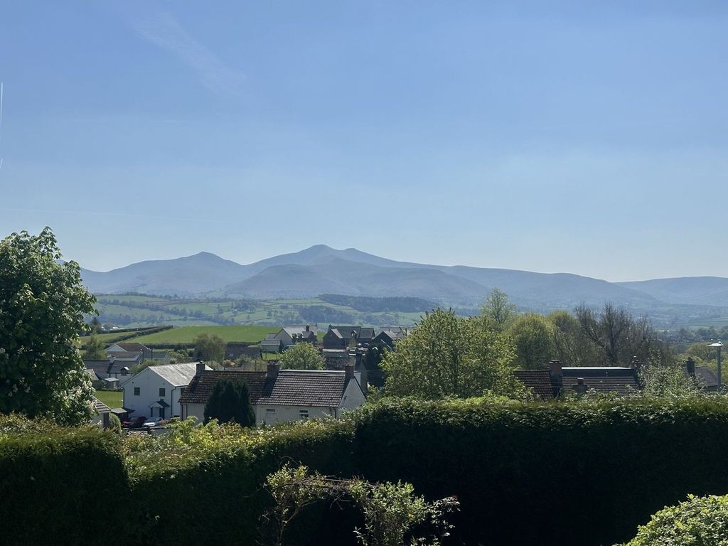 Property photo 3 of 28