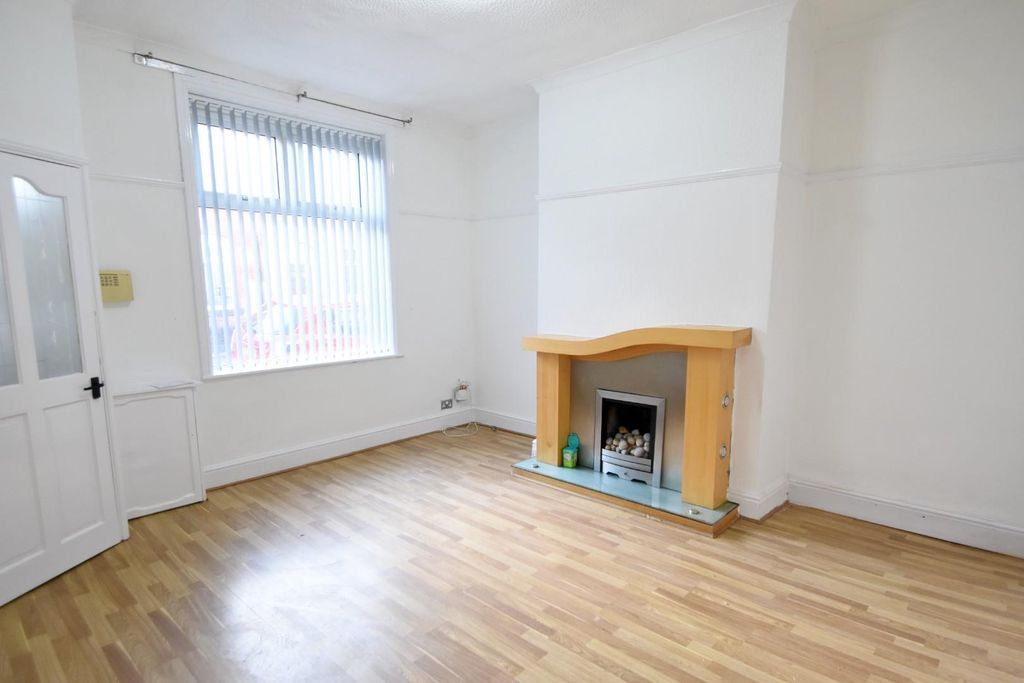 Property photo 2 of 8