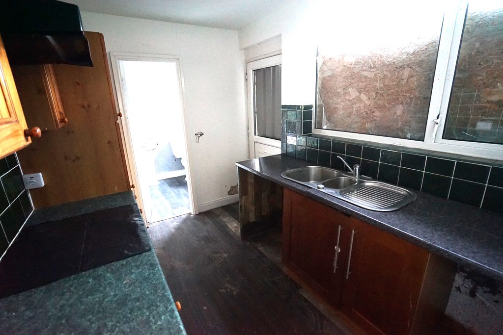 Property photo 2 of 11 Kitchen 1