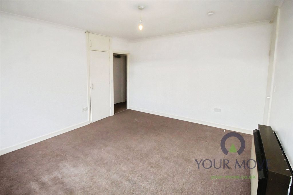 Property photo 3 of 8 Lounge