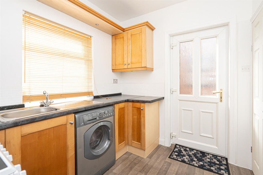 Property photo 3 of 19 Kitchen