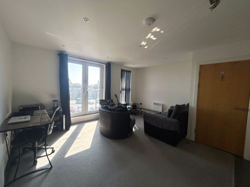 Property photo 2 of 6 Kitchen/Lounge