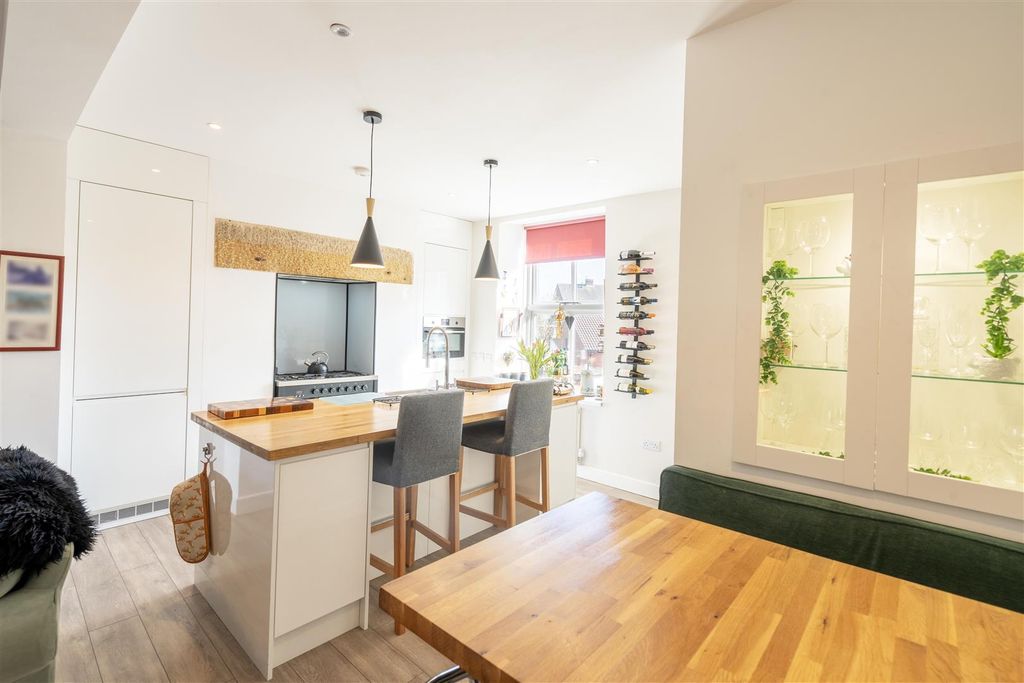 Property photo 3 of 10 Kitchen / Diner