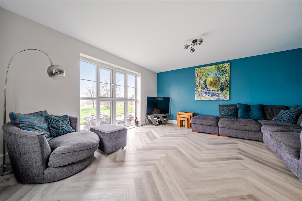 Property photo 2 of 24 Living Room