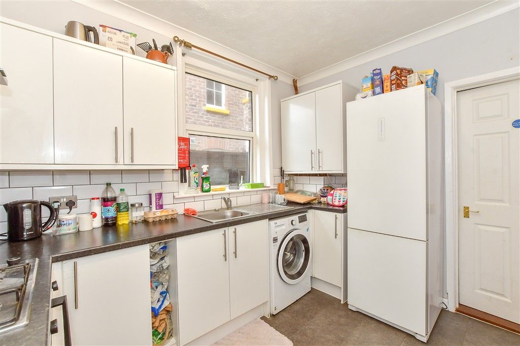 Property photo 3 of 10 Kitchen