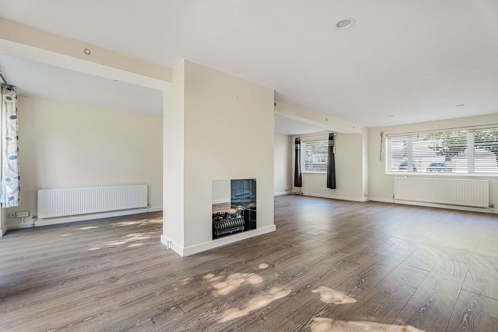 Property photo 3 of 26