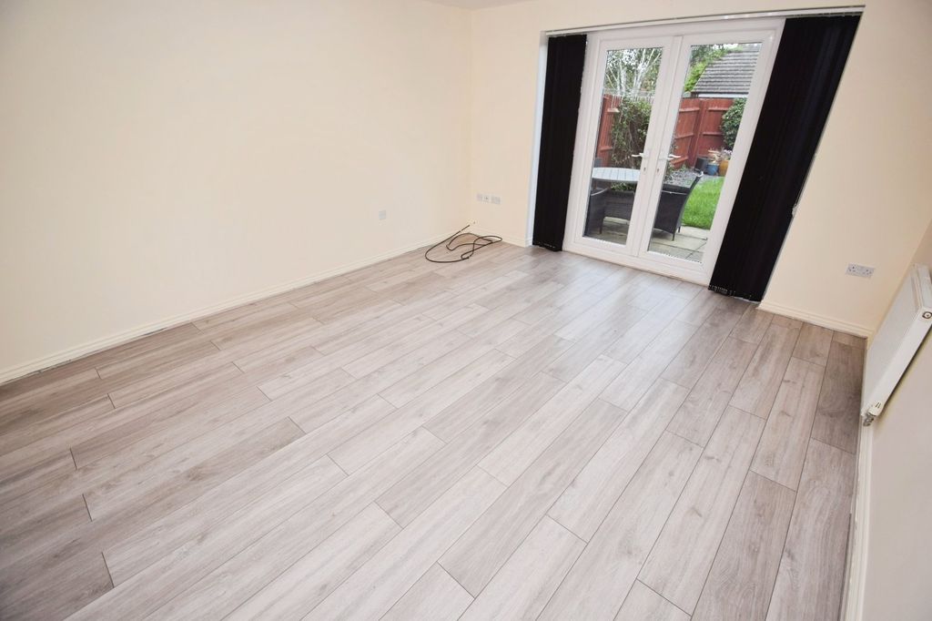 Property photo 3 of 22 Living Room