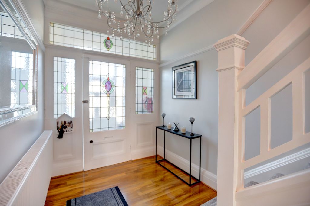 Property photo 2 of 25 Entrance Hallway