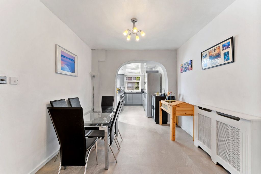 Property photo 2 of 20