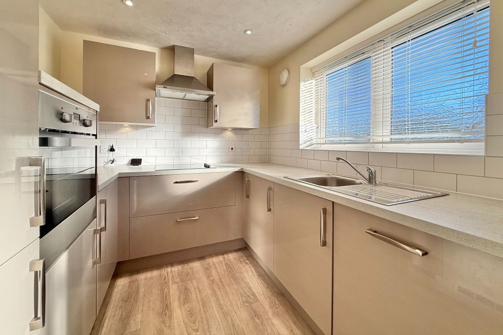 Property photo 3 of 13 Kitchen