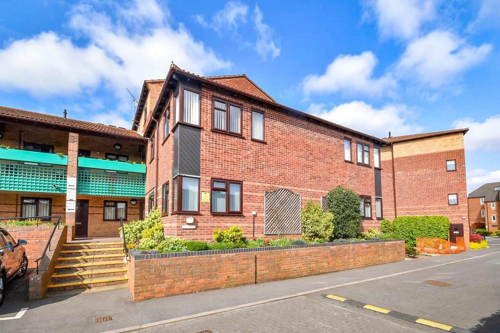 Property photo 2 of 10 Marlborough Court.Jpg