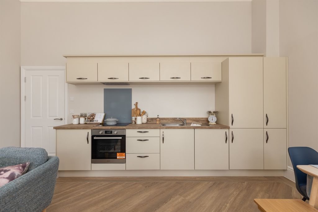 Property photo 3 of 9