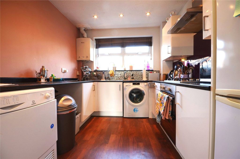 Property photo 3 of 18 Kitchen