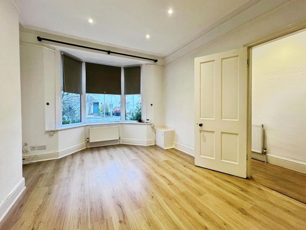 Property photo 2 of 12 Picture No. 20