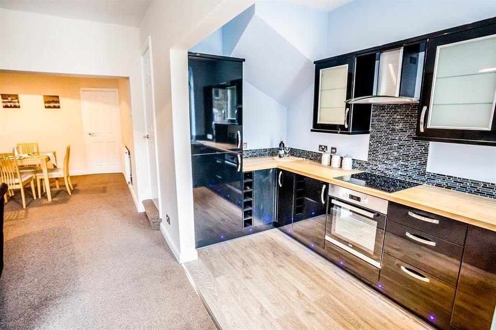 Property photo 2 of 11 Kitchen