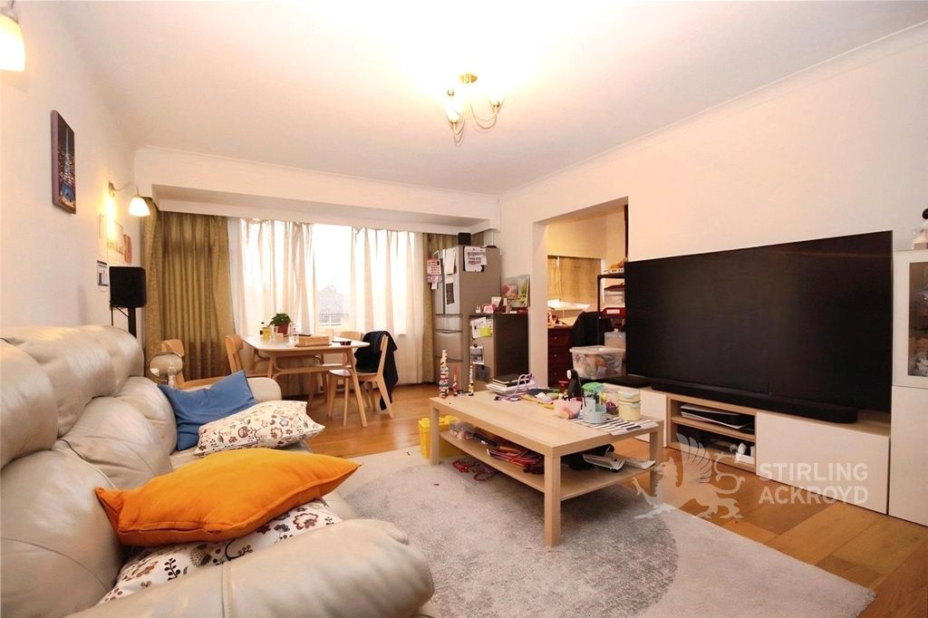 Property photo 3 of 7 Living Room