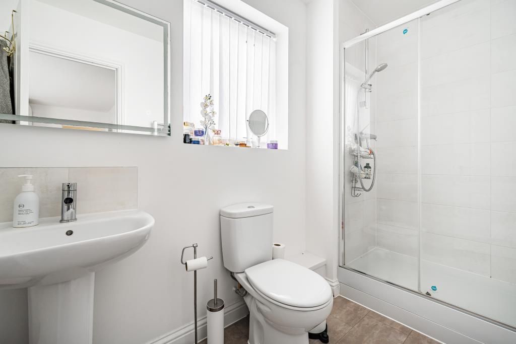 Property photo 2 of 11 Bathroom