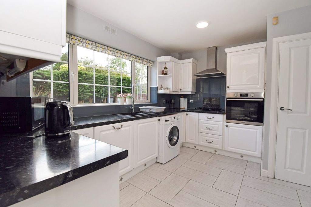 Property photo 2 of 20 Kitchen