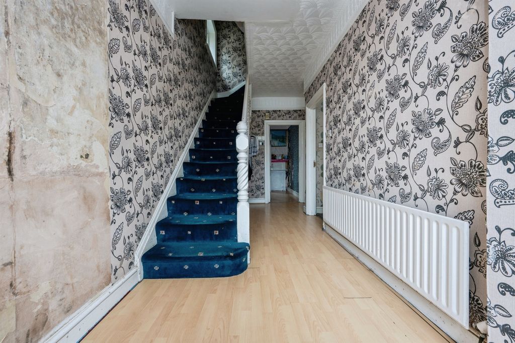 Property photo 2 of 26