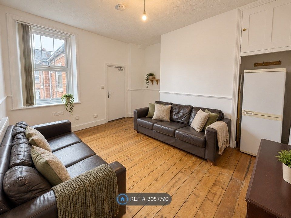 Property photo 1 of 12 Sitting Room