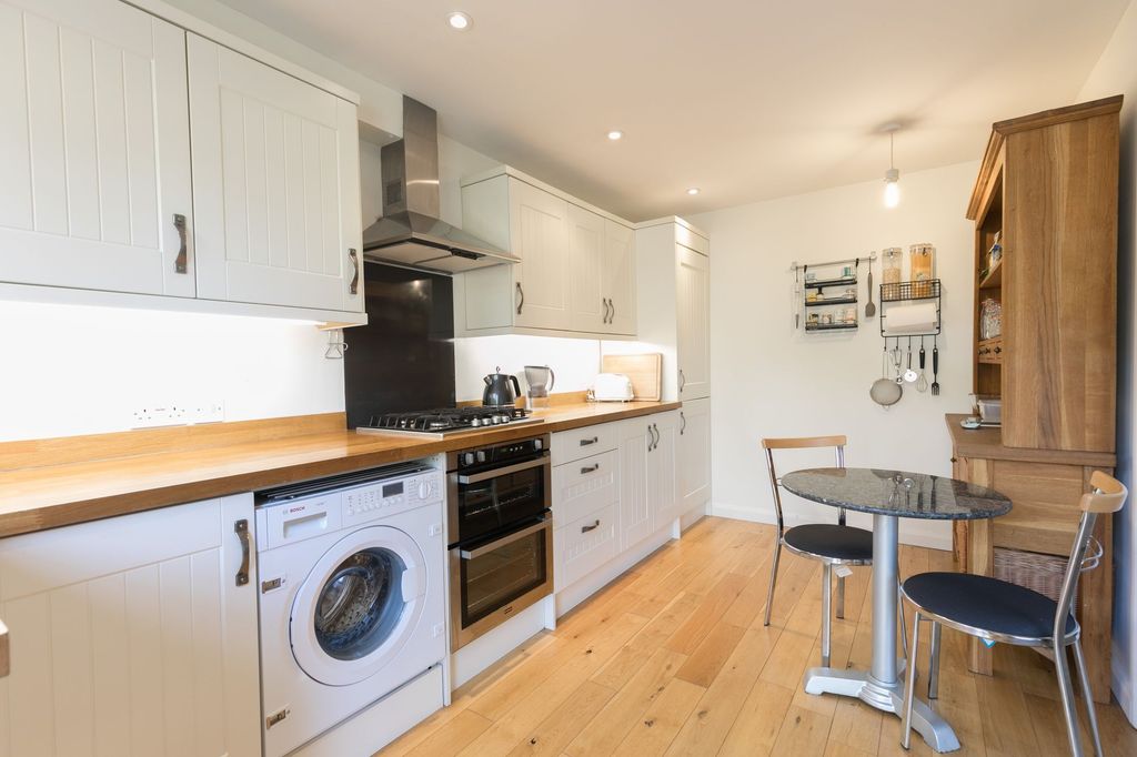 Property photo 3 of 25