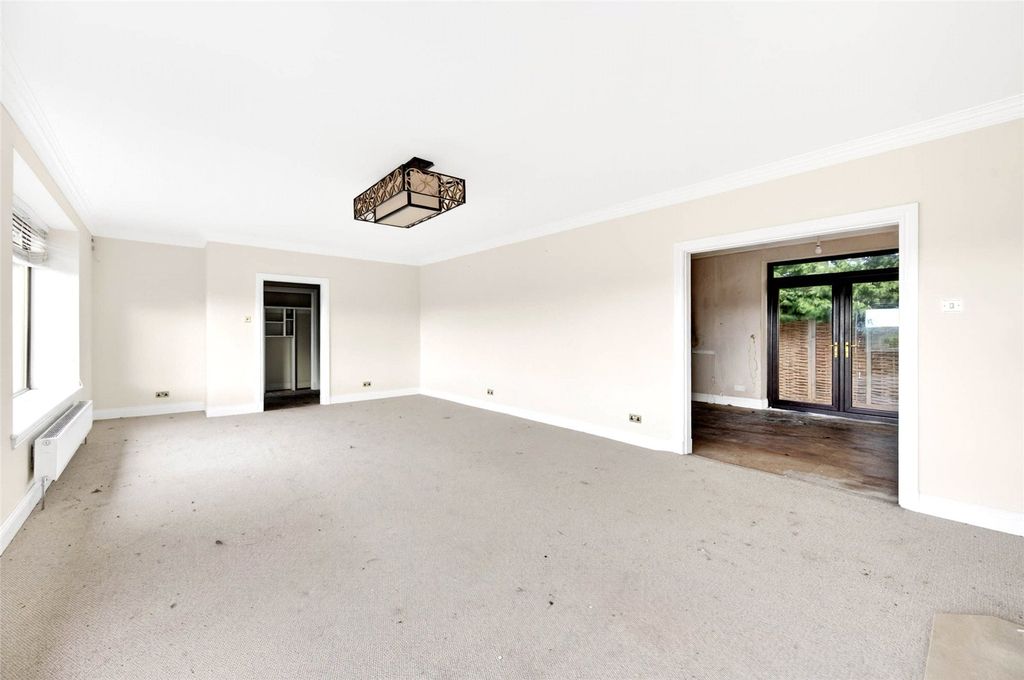 Property photo 3 of 19 Endrick Place 3