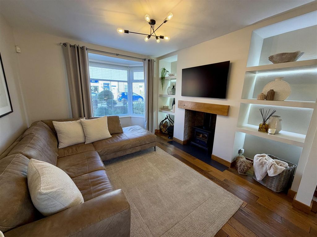 Property photo 2 of 15 Lounge