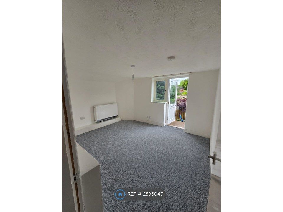 Property photo 2 of 4 Bedroom