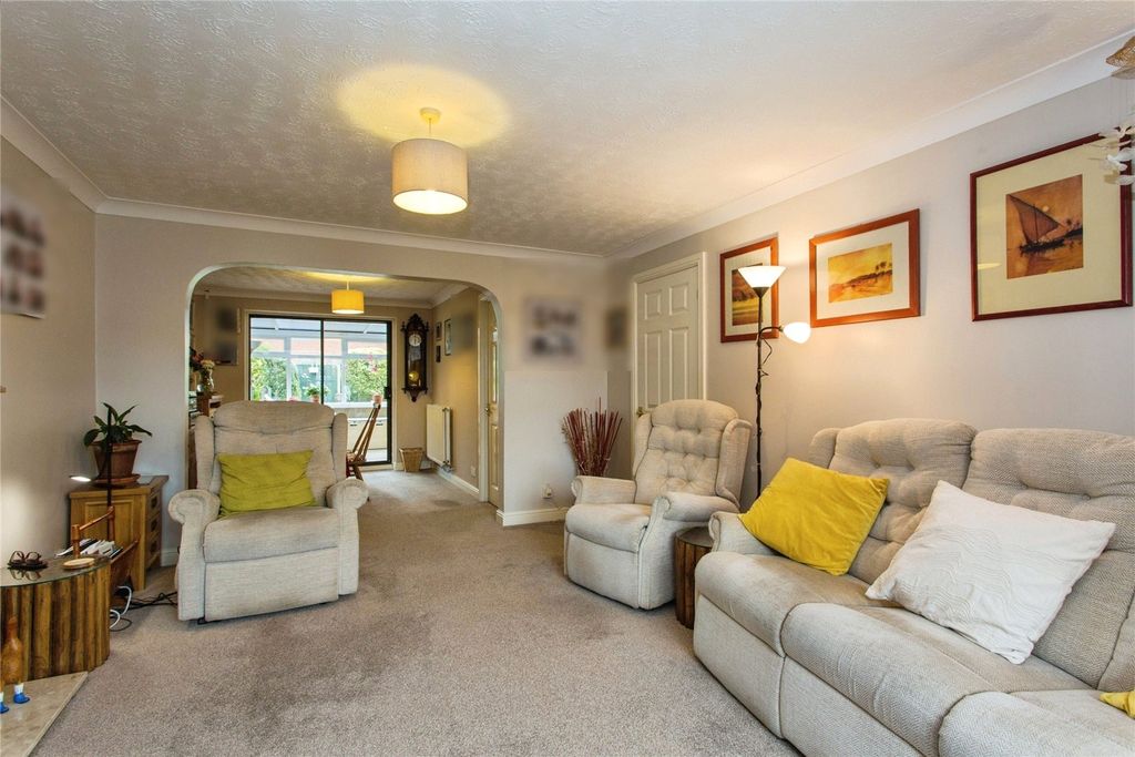 Property photo 2 of 19 Lounge