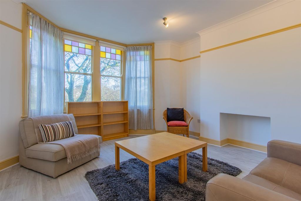Property photo 2 of 8 Ninian Road 36-9.Jpg
