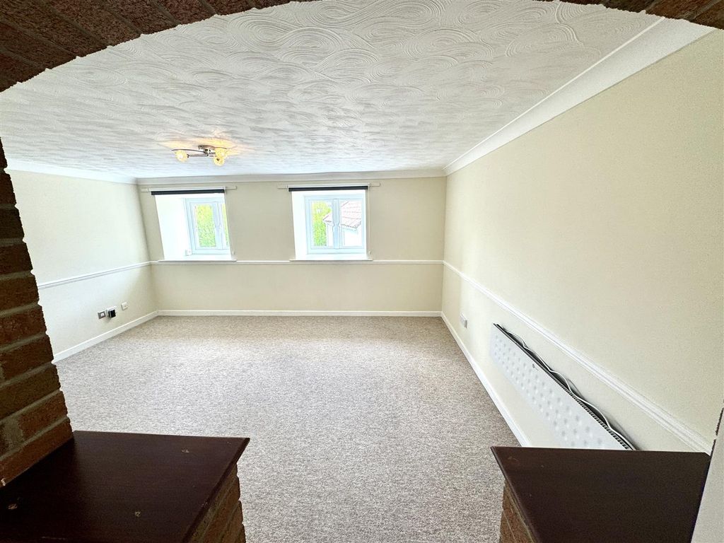 Property photo 3 of 10 Living Room