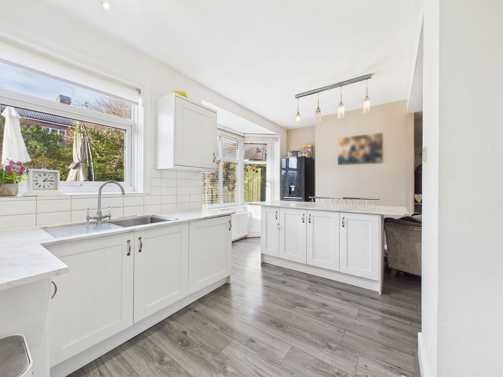 Property photo 2 of 10 Kitchen