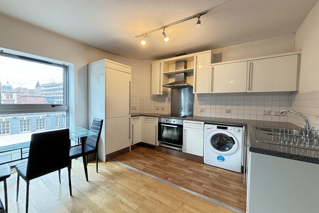 Property photo 2 of 8 Kitchen/Dining Room
